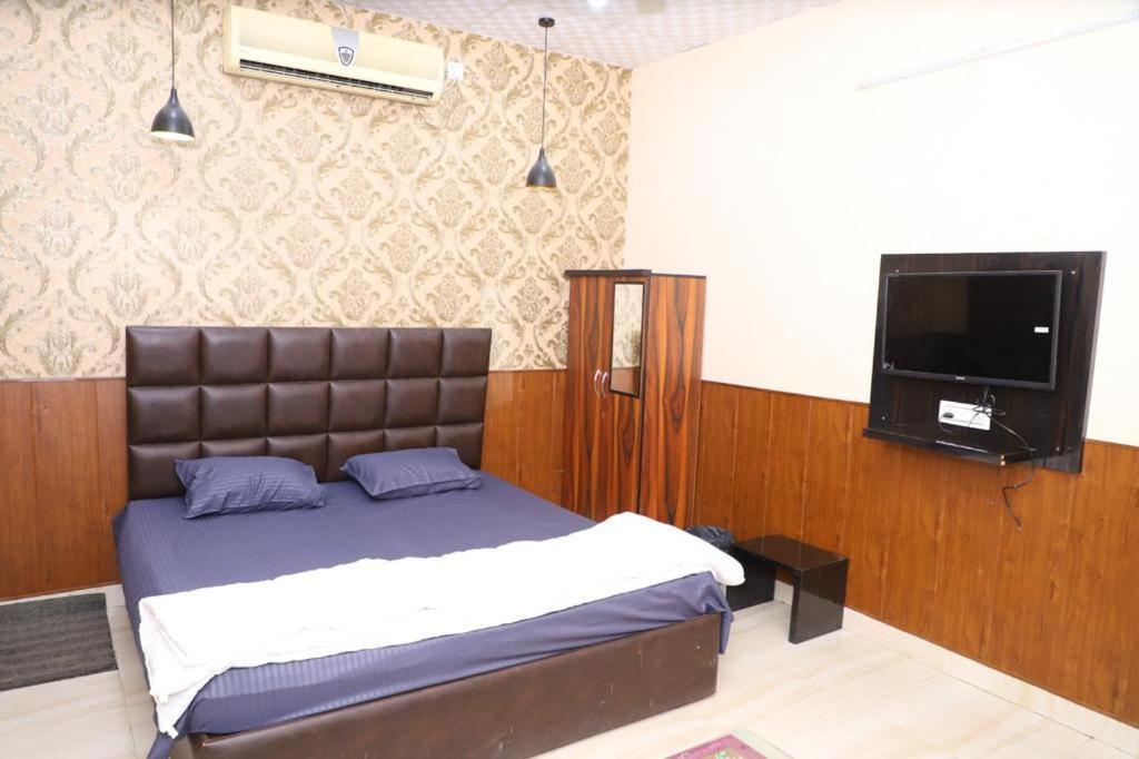פארידבד Hotel Aashirvad מראה חיצוני תמונה