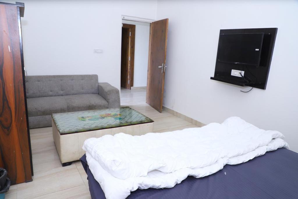 פארידבד Hotel Aashirvad מראה חיצוני תמונה