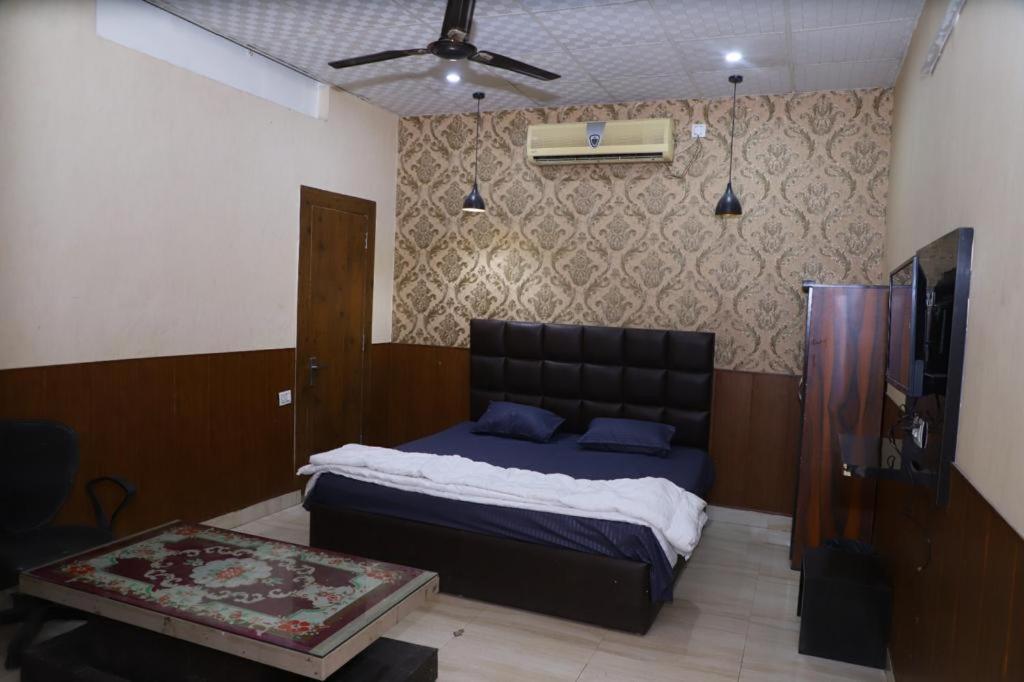 פארידבד Hotel Aashirvad מראה חיצוני תמונה