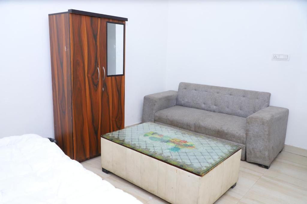 פארידבד Hotel Aashirvad מראה חיצוני תמונה
