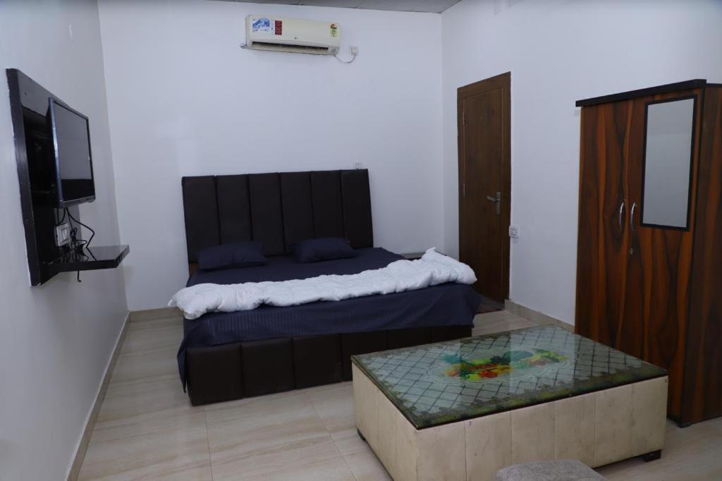 פארידבד Hotel Aashirvad מראה חיצוני תמונה